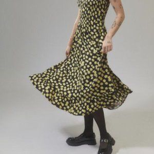 UO Tessie Smocked Puff Sleeve Midi Dress